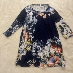 Pretty floral shirt!! 🌸